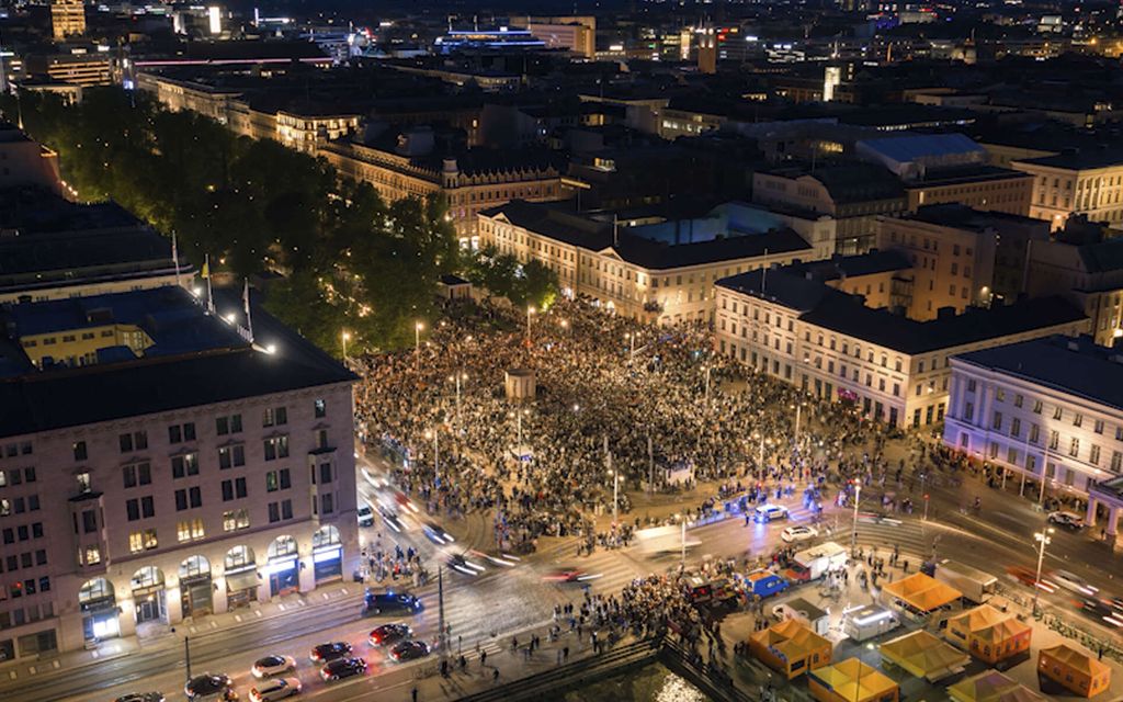 MM-kulta sai kansan liikkeelle – Janne kuvasi upean videon torijuhlasta