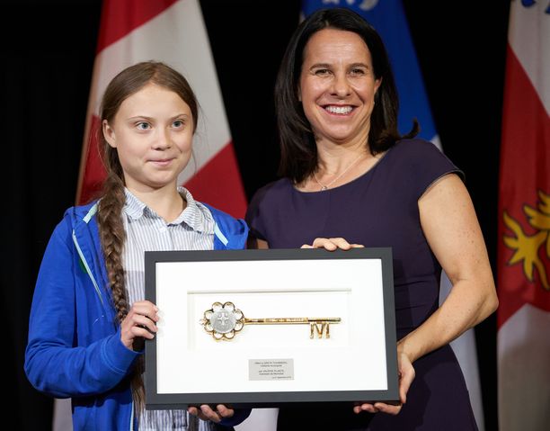 Greta Thunberg, Montrealin pormestari Valérie Plante ja Montrealin kaupungin avain. Thunberg kertoi Twitterissä, että hän on hyvin otettu kyseisestä kunniasta. 