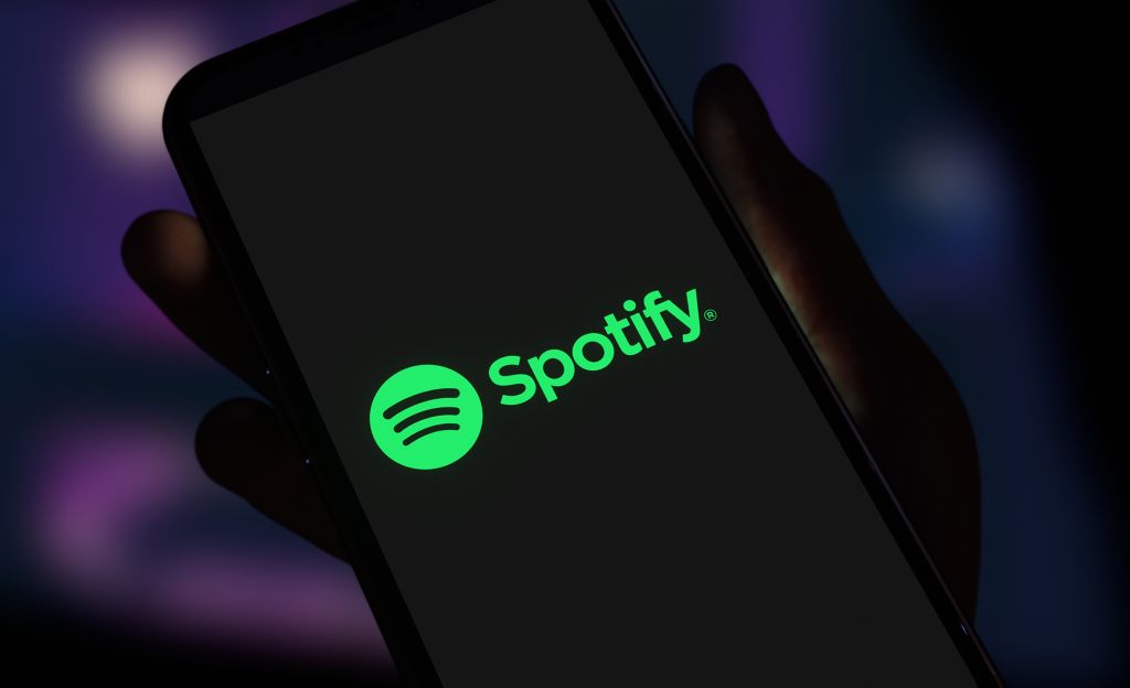 Spotify saattaa tyhjentää akkuasi salaa – toimi näin