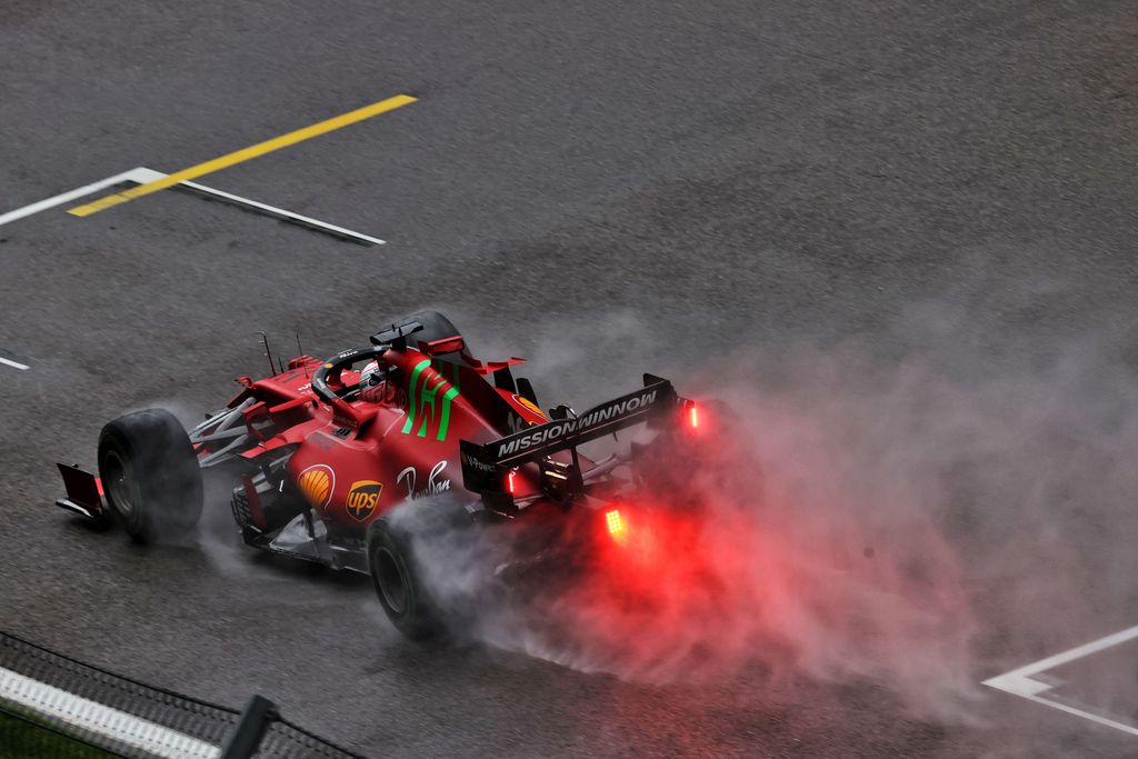 Miksi F1-sarjalle ei tehdä parempia sadekelin renkaita? Pirelliltä masentava vastaus