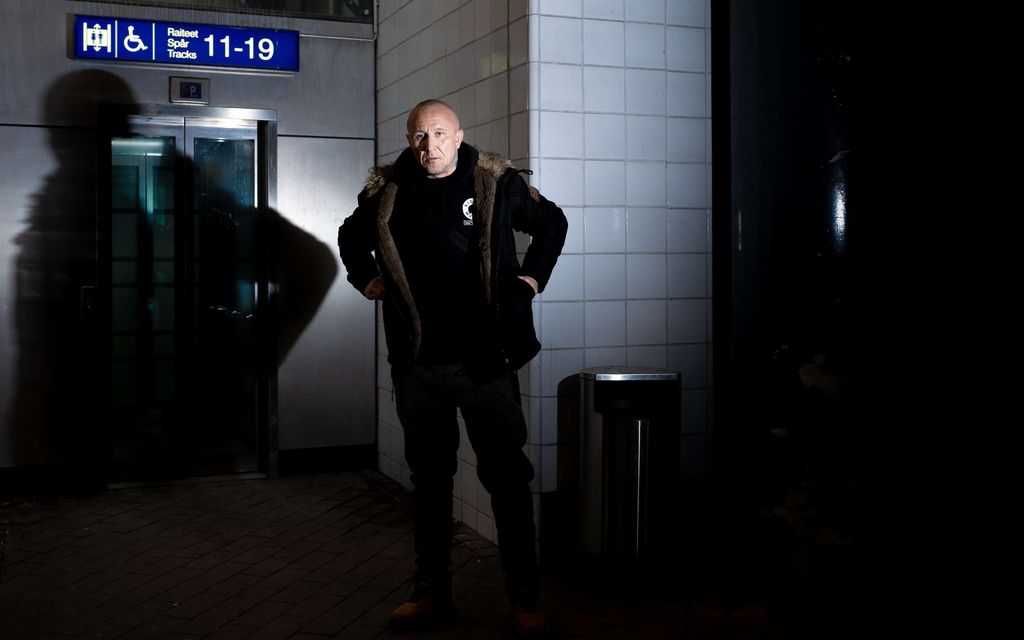 Murhaaja Toni istui 10 vuotta Brasiliassa vankila­helvetissä – Tapasimme hänet nyt Helsingin päärauta­tieasemalla