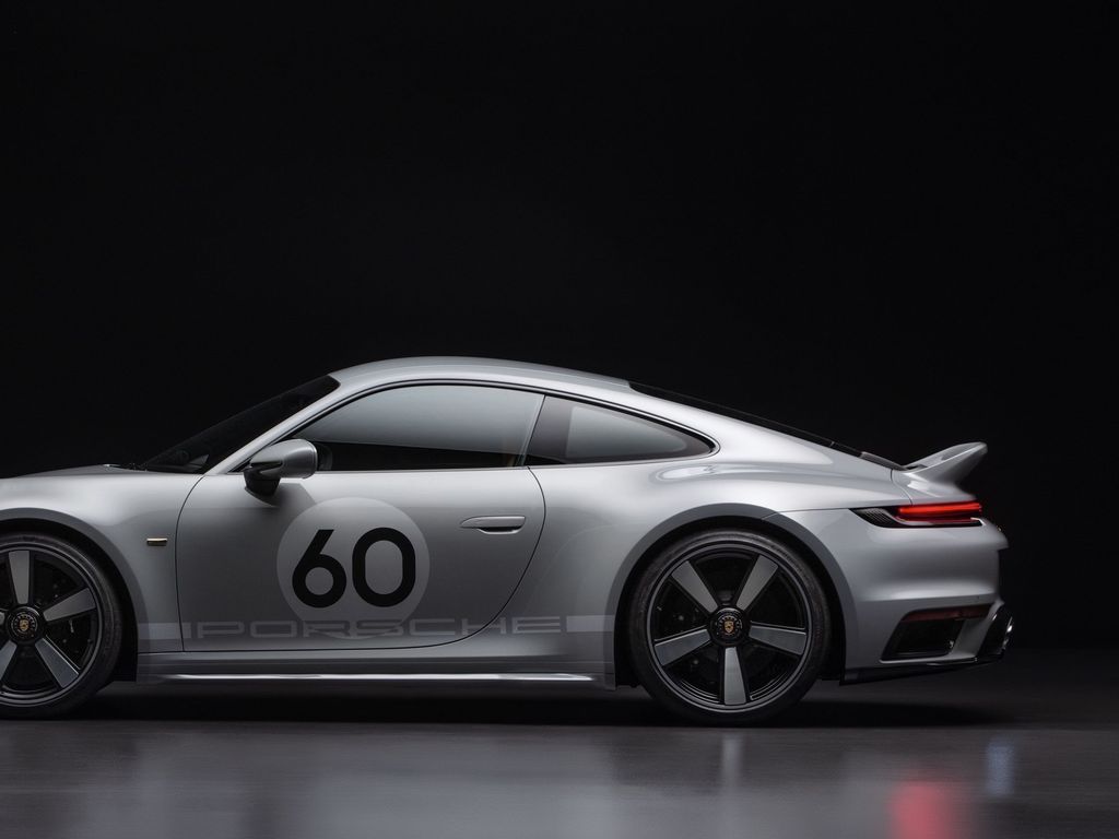 Ylihintainen Porsche 911 Sport Classic revitään käsistä