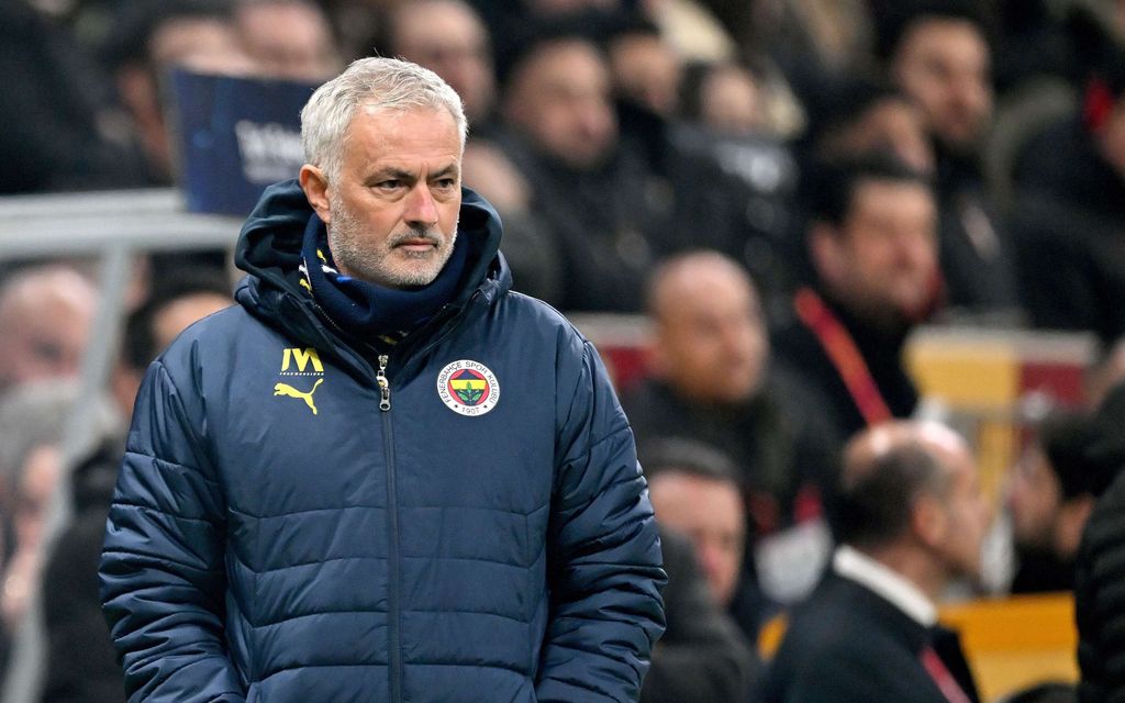 José Mourinho sai potkut