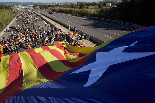 Vapaudenmarssiksi kutsutussa kulkueessa on mukana ihmisiä ainakin Gironasta, Vicistä, Bergasta, Tarregasta ja Tarragonasta.