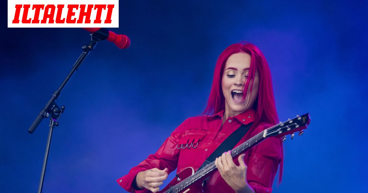 Laulaja Sanni 28 Vuotta Katso Kuvat Vuosien Varrelta 
