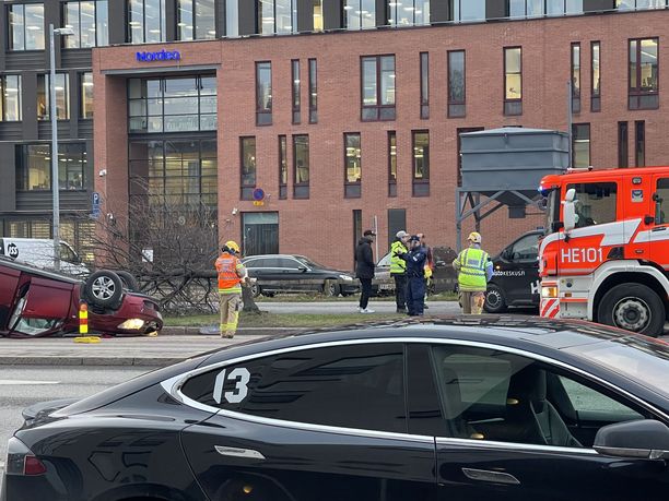 Onnettomuus tapahtui Teollisuuskadulla Helsingissä aamuruuhkassa. Tilanne on jo ohi.