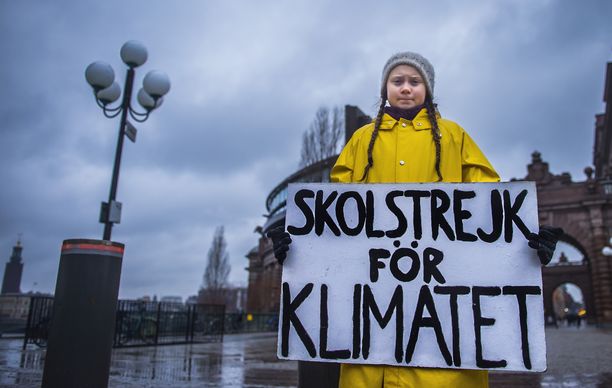 Letit ja keltainen sadetakki ovat Greta Thunbergin ”tavaramerkki”.
