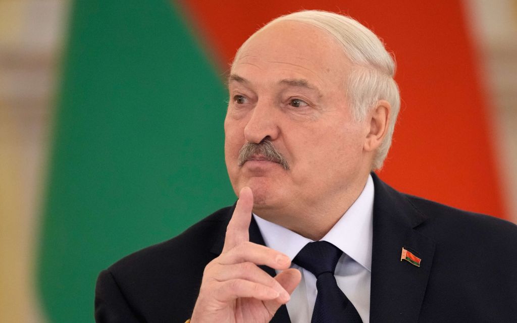 Lukašenka lähti urheilemaan – Otti viinapullon mukaan