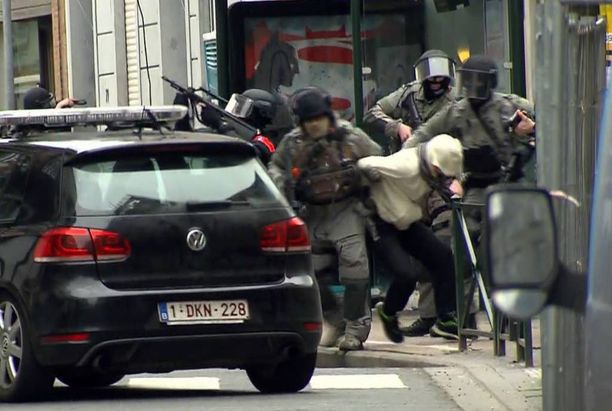 Neljä kuukautta piileksinyt Salah Abdeslam otettiin perjantaina kiinni Brysselissä.