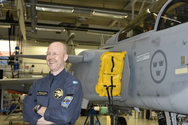 Ruotsalainen Gripen on ehdolla Suomen seuraavaksi hävittäjäksi. Saab on esitellyt uutuuskonettaan suomalaisille Linköpingissä.
