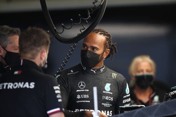 Lewis Hamilton ja Mercedes eivät jakaneet samaa taktista näkemystä Turkin GP:ssä.