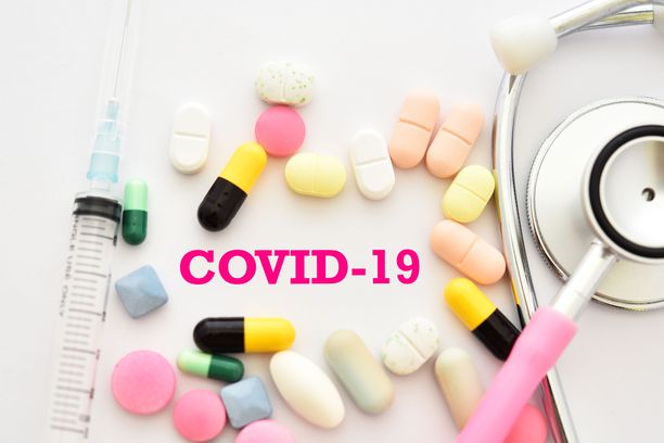 Koska COVID-19 on uusi tauti, siihen tepsiviä lääkkeitä ei missään ollut heti.