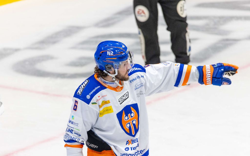 Paitsiokohu! Nyt puhuu Liigan pomo