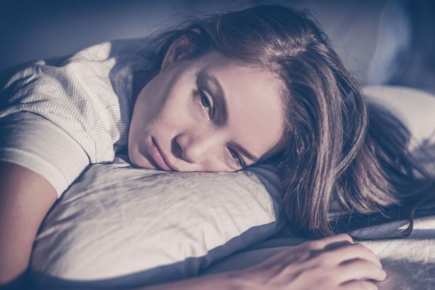 Säännöllisen aikaisen heräämisen riskinä on krooninen univaje.
