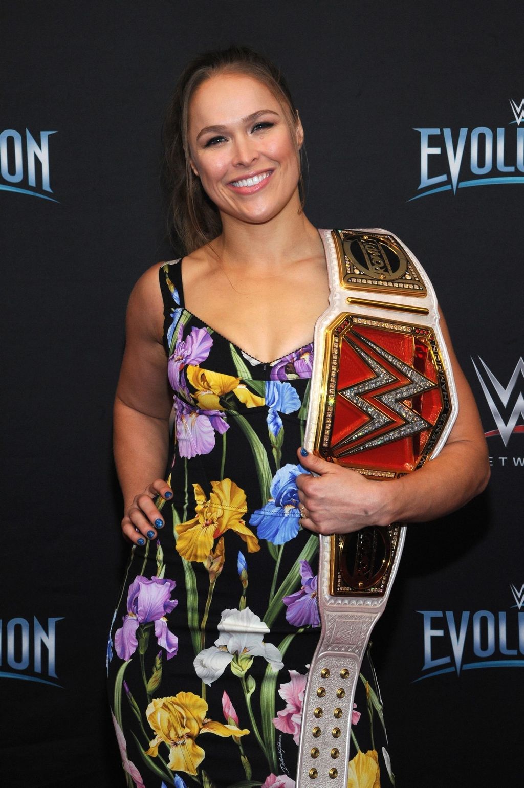 Entisestä UFC:n megatähdestä Ronda Rouseysta leviää karmea kuva – ovi teki hirveää tuhoa sormelle 
