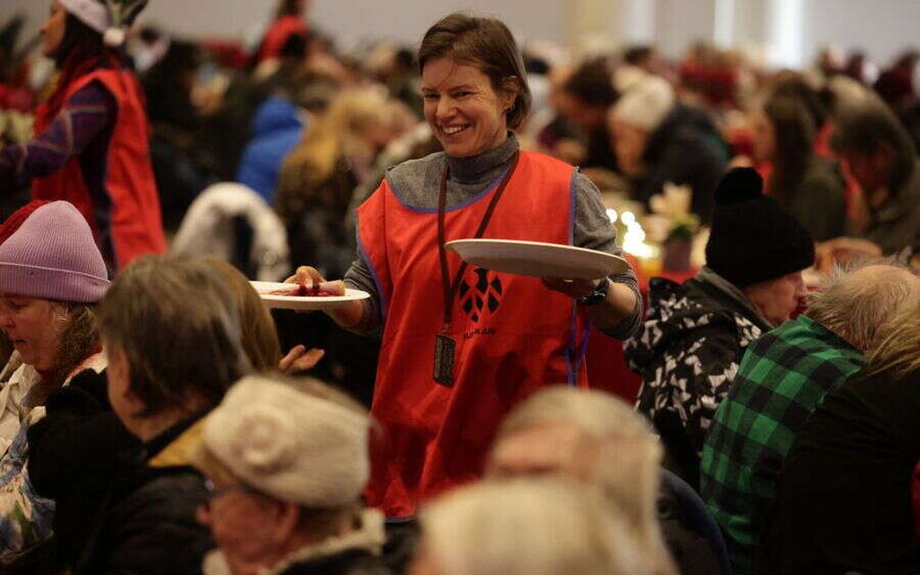 Messu­keskuksessa alkoi kuulua huutoja – Pian Hurstin joulujuhlassa paljastui, että asiat olivat murheellisesti pielessä