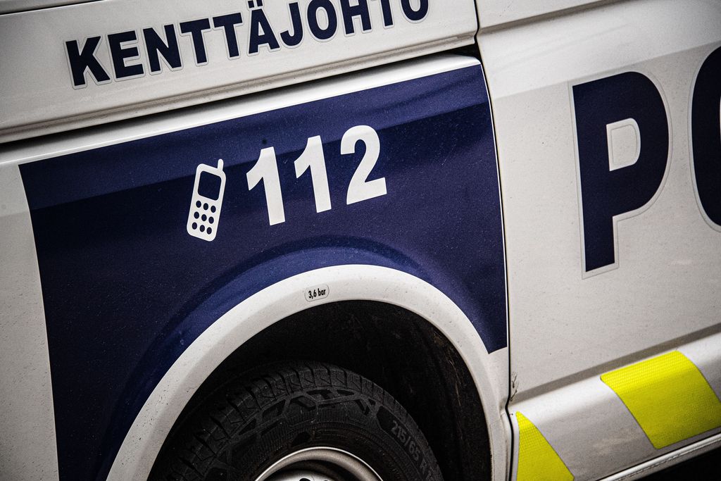 Poliisi etsii kadonnutta 17-vuotiasta punatakkista tyttöä Helsingin Vuosaaressa