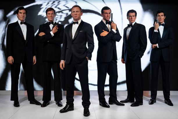 James Bond -näyttelijöitä muistuttavat vahanuket.
