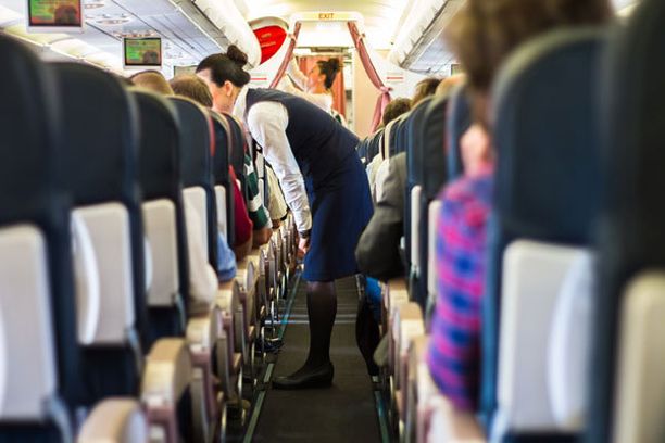 Lentokoneen ahtaat tilat eivät innosta henkilökuntaa seksipuuhiin.