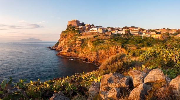  Capraia on lähempänä Ranskalle kuuluvaa Korsikaa kuin manner-Italiaa.