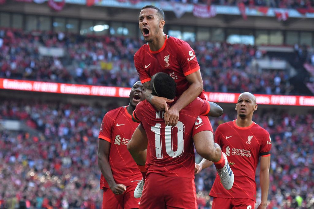 Manchester City lahjoitti cupin finaalipaikan Liverpoolille – neljän pytyn Pool-unelma on yhä elossa