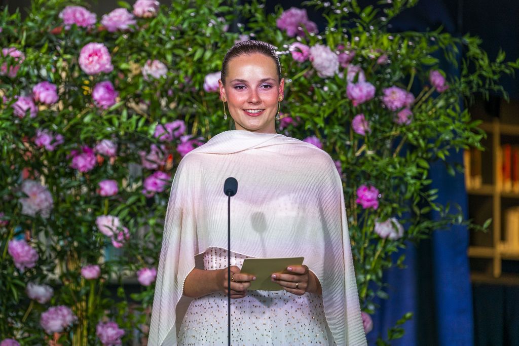 Norjan hovissa juhlittiin 18-vuotiasta prinsessa Ingrid Alexandraa – kuninkaallinen pukuloisto tallentui kuviin