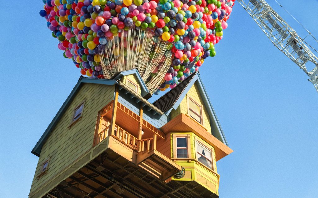 Airbnb:n uusi kohde ei sovi korkeanpaikan­kammoisille – Up-elokuvan ”lentävä” talo vuokralle