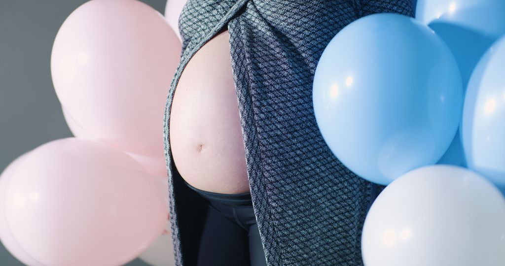Vauvaa odottavien uusin villitys Suomessa: Sukupuolenpaljastusjuhlat
