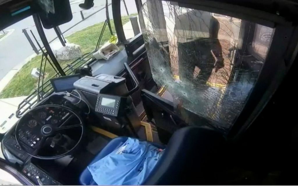 Bussikuski kieltäytyi pyynnöstä pysähtyä linjan ulkopuolelle – Tilanne johti dramaattiseen ammuskeluun USA:ssa 