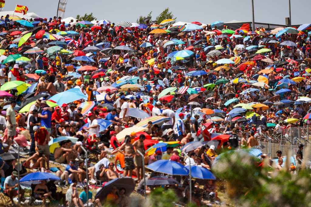 Loputtomia jonoja, vesi loppui kesken – Espanjan F1-kisasta tuli kaaos: ”Ihmisiä pyörtyi”