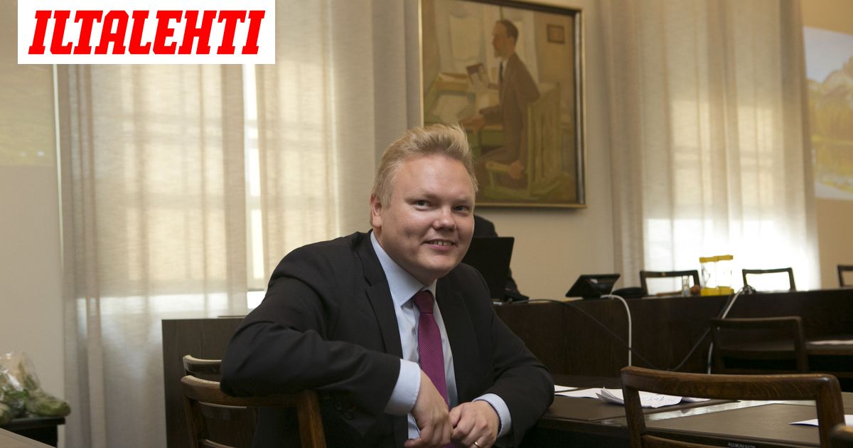 Paavo Arhinmaki Vasemmistoliiton Eduskuntaryhman Puheenjohtajaksi