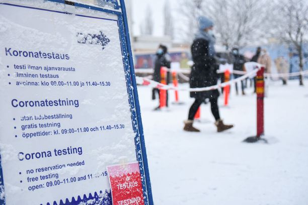 Useat Uudenmaan kunnat ilmoittivat maanantaina laajamittaisen testaamisen lopettamisesta. 
