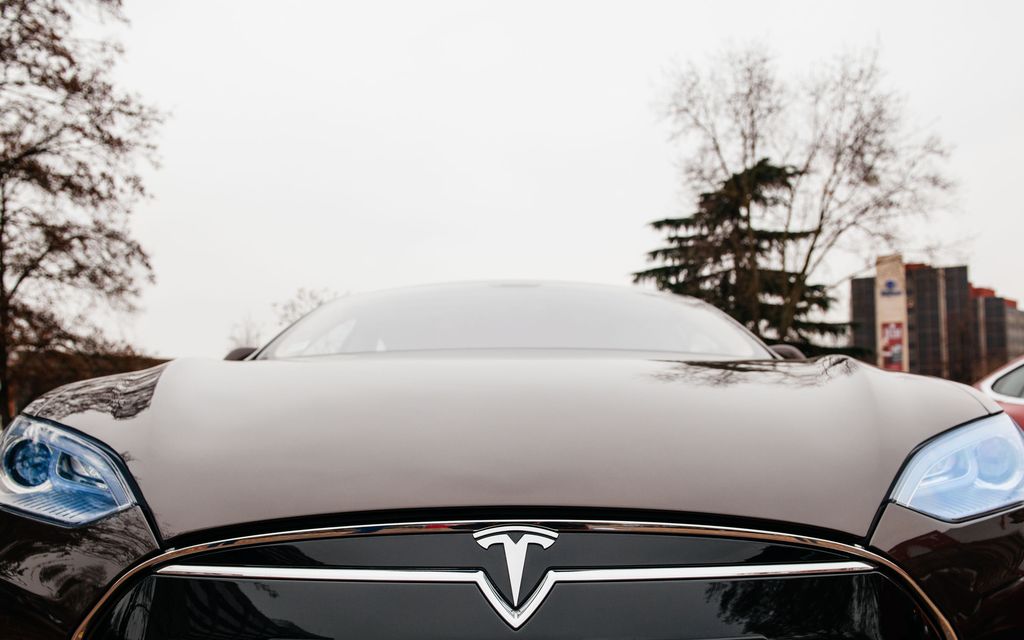 Tietovuoto paljasti Tesla-omistajien valitukset – Auton ominaisuudet aiheuttavat vaara­tilanteita