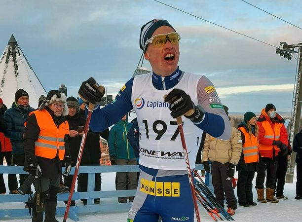 Iivo Niskanen hiihti Tykkikisojen tuplavoittajaksi. Kuva sunnuntain 15 kilometrin vapaan kilpailun jälkeen.