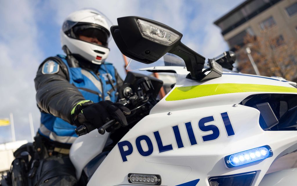 Suomen poliisin ajoneuvoja ihaillaan – Jopa Bugatti Veyron häviää kiihdytyksessä