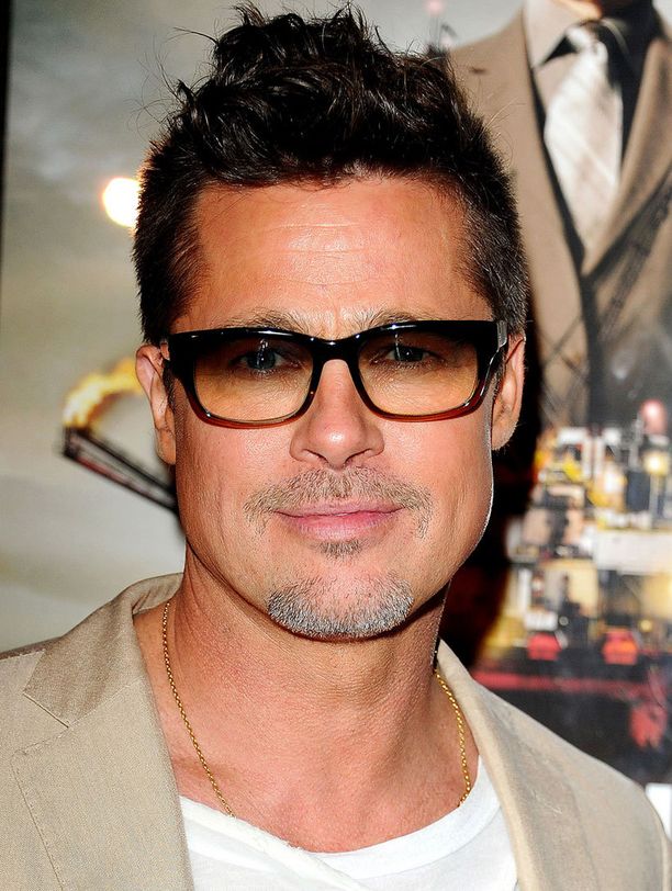 Brad Pitt esitteli uuden tukkatyylinsä