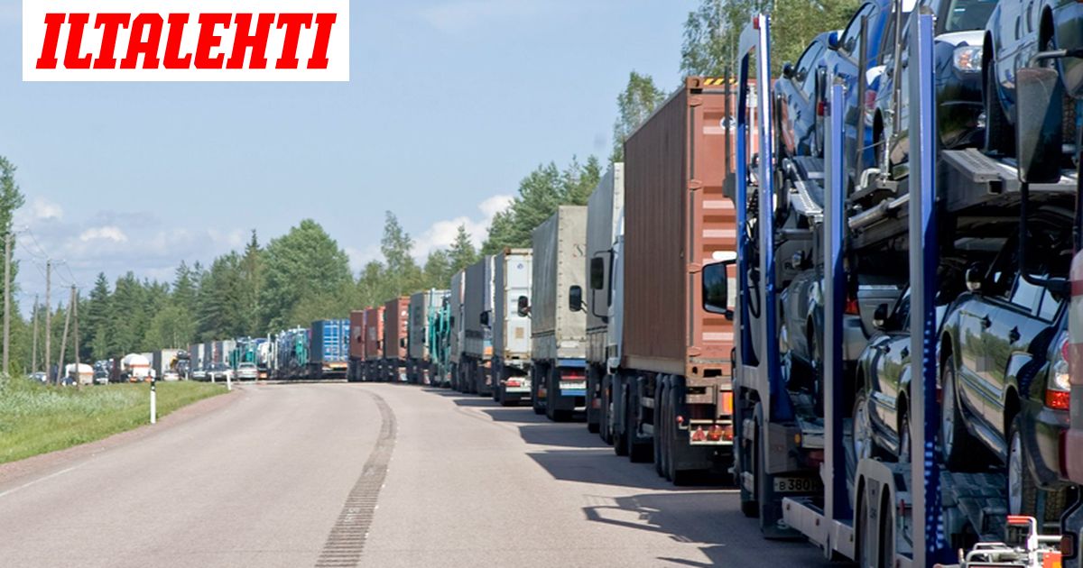 Rekkakuski järkyttyi hirvestä - riipaisi vodkakännit ja jäi kiinni
