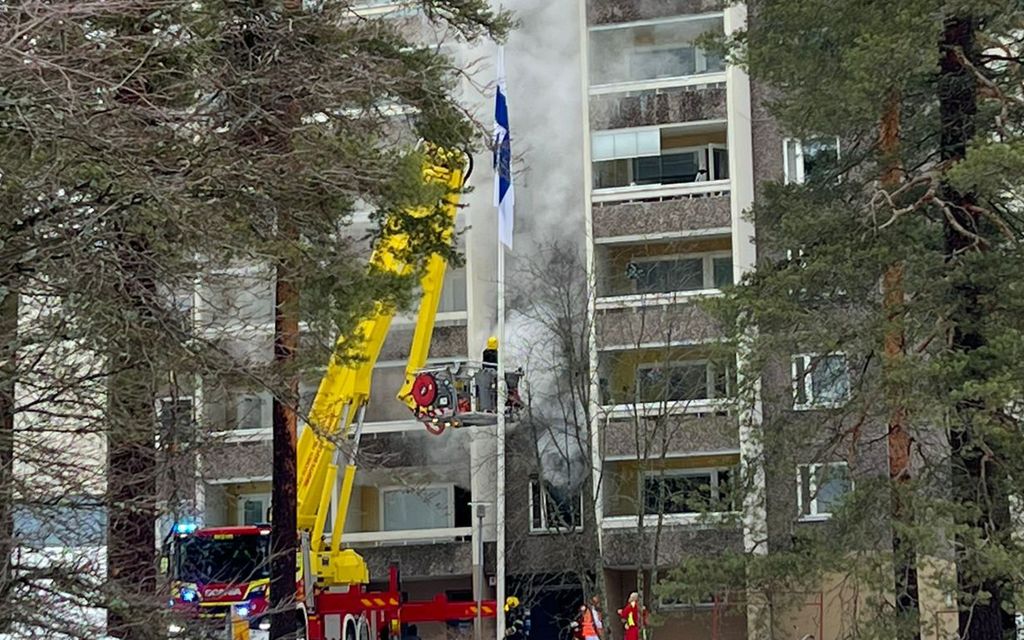 Video: Kerrostalossa voimakas tulipalo Jyväskylässä – Asukkaita pelastettiin parvekkeilta