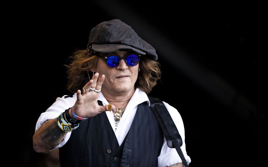 Johnny Depp esiintyi suomalais­taiteilijan luomukset yllään: helsinkiläinen Nina ei ollut uskoa silmiään