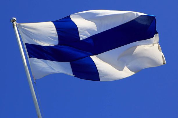 Suomen juhlavuoden kunniaksi itsenäisyyspäivänä voi tänä vuonna poikkeuksellisesti liputtaa jo itsenäisyyspäivän aatosta kello 18.00 alkaen.