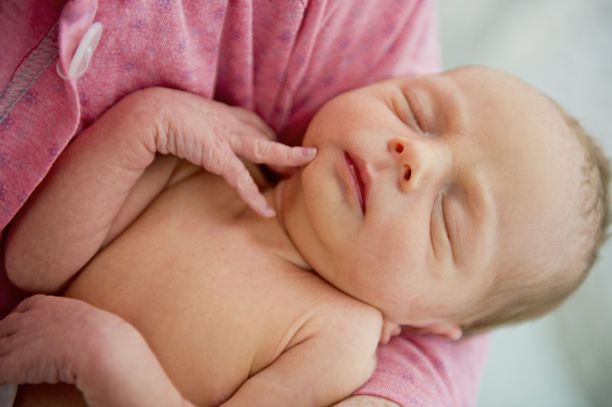 Suomea on pitkään vaivannut vauvakato, mutta alkuvuodesta on syntynyt enemmän pienokaisia kuin viime vuonna samaan aikaan.