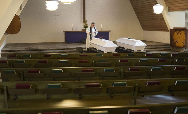 Vantaan Honkanummen hautausmaan siunauskappelissa järjestetään torstaisin yksinäisten ihmisten hauatajaistilaisuuksia.