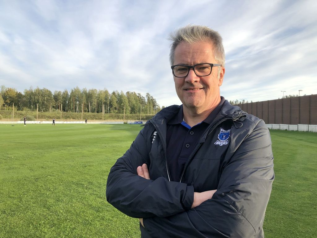 Mies muutti Manchesteristä Suomeen – kehittää miljardien suosimaa lajia: ”Elämä ilman krikettiä ei ole elämää”