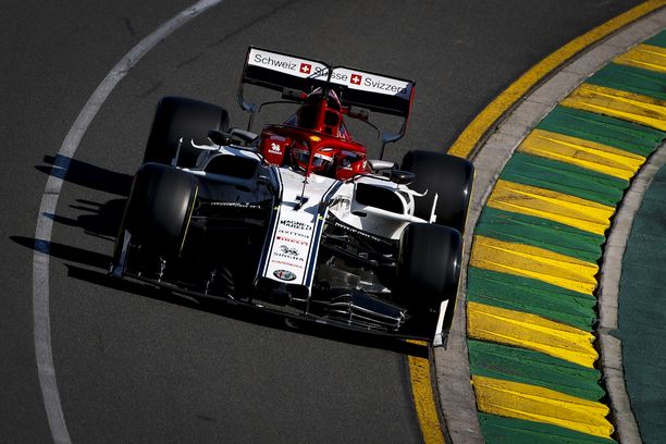Kimi Räikkönen kärsi ruuhkasta Australian GP:n viimeisissä treeneissä. 