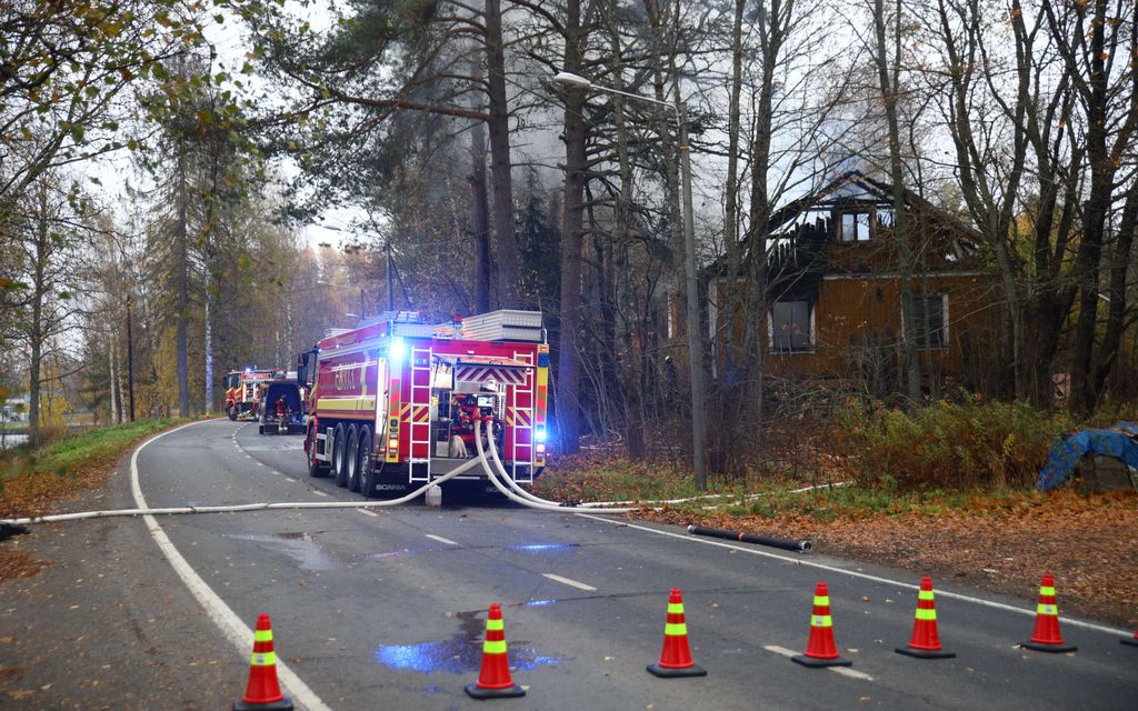 Omakotitalo paloi Lappeen­rannassa  – Poliisit paikalle