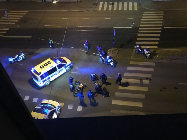Poliisilla oli aamuyöllä takaa-ajotilanne Helsingin Kalliossa.