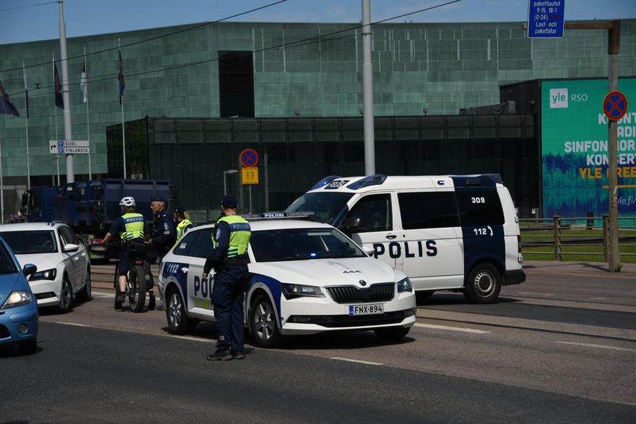 Helsingin Poliisi Kommentoi Elokapinan Mielenilmausta