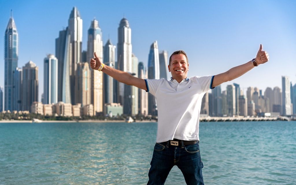 Tänään tv:ssä: Mark jätti hyllyttäjän hommat ja sai loisteliaan työtarjouksen – ”Dubai haluaa pitää huolta vieraistaan”
