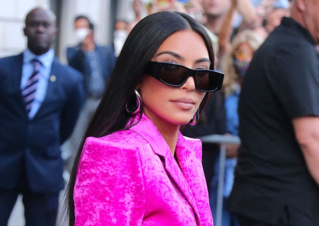 Kim Kardashianin menkää töihin -kommentti puhuttaa: Kardashianien ex-työntekijä avautuu surkeasta palkastaan