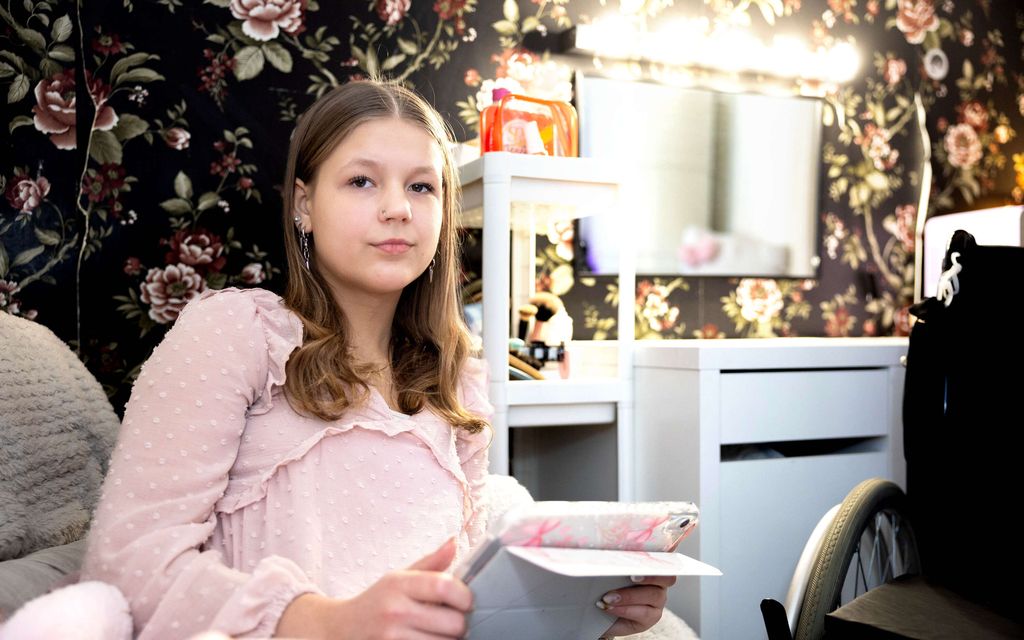 Pyörätuolissa oleva Miila, 14, ei saa ramppia kotiinsa – Sai sen sijaan ohjeen, joka järkytti: ”Törkeää”